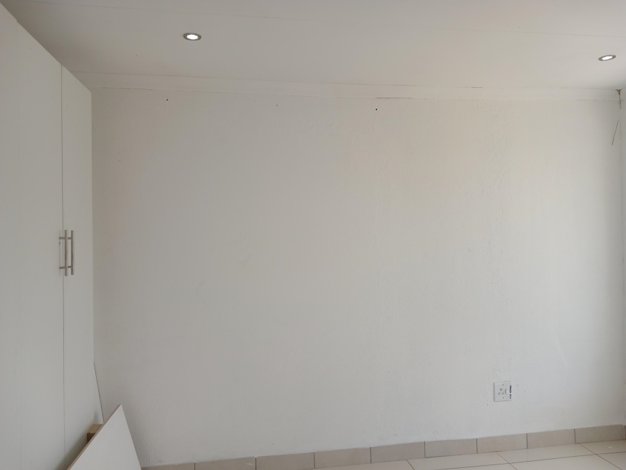 To Let 1 Bedroom Property for Rent in Bloubosrand Gauteng