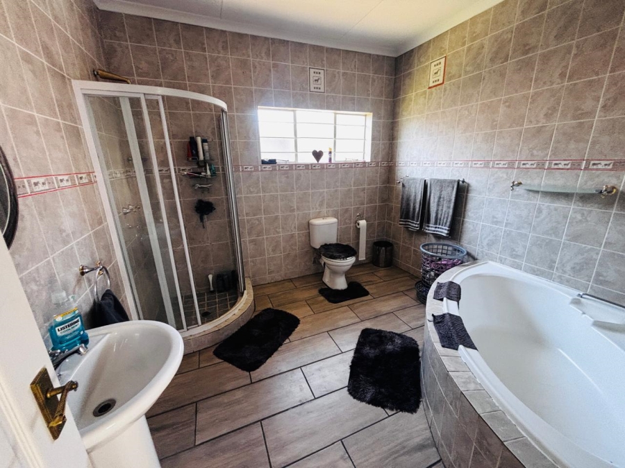 4 Bedroom Property for Sale in Krugersdorp North Gauteng