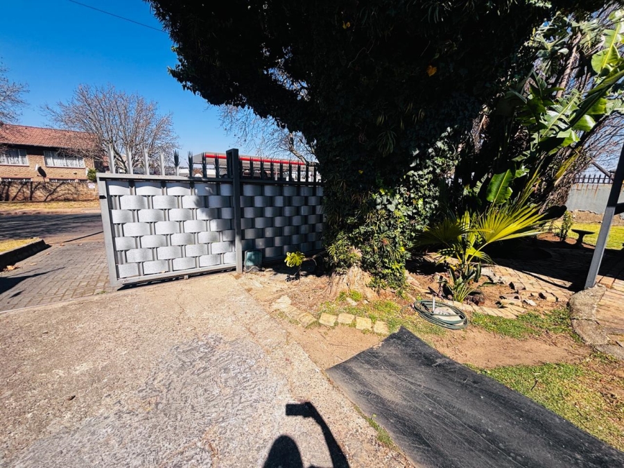 4 Bedroom Property for Sale in Krugersdorp North Gauteng