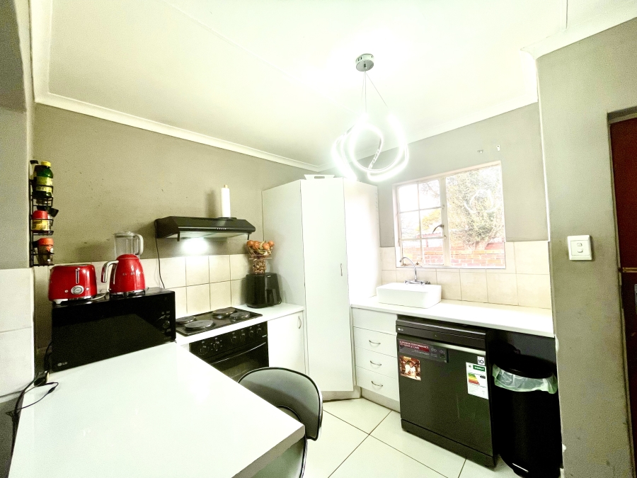 3 Bedroom Property for Sale in Noordwyk Gauteng