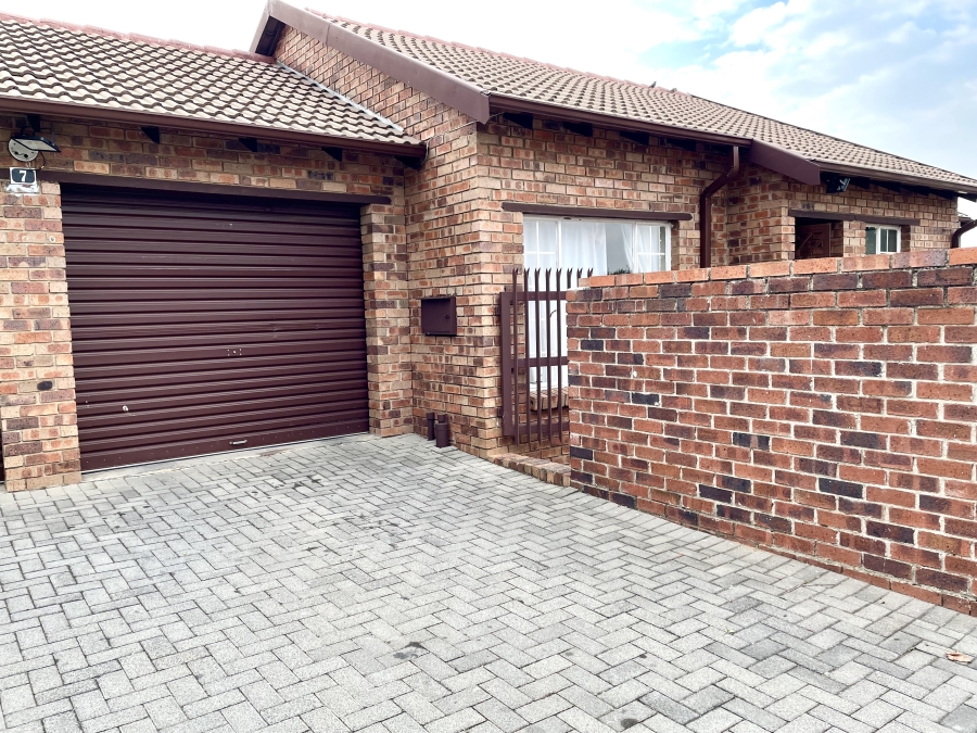 3 Bedroom Property for Sale in Noordwyk Gauteng