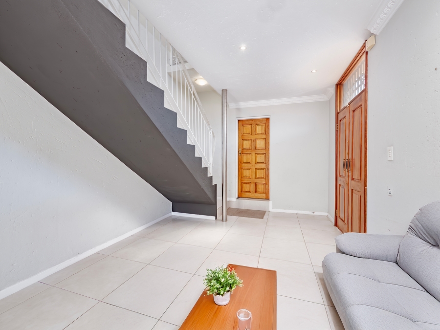 5 Bedroom Property for Sale in Sandhurst Gauteng