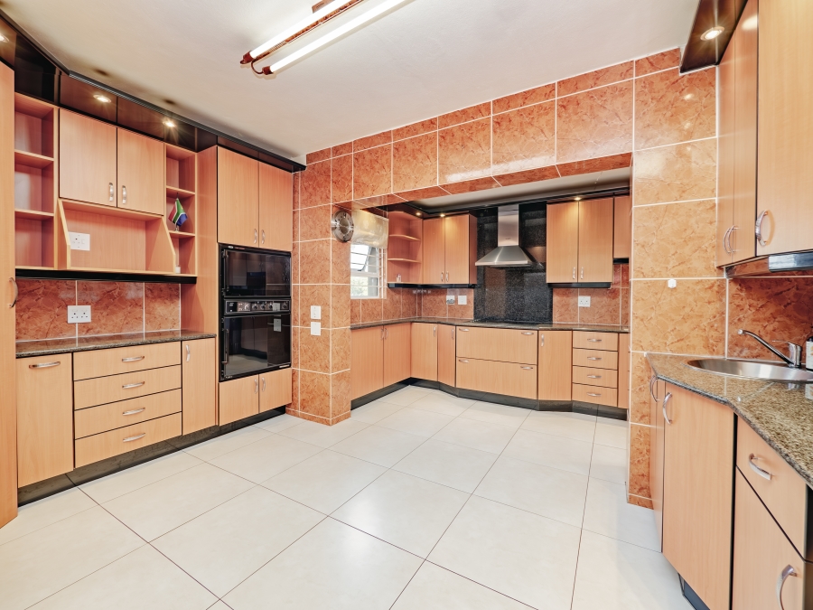 5 Bedroom Property for Sale in Sandhurst Gauteng
