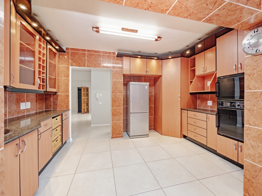 5 Bedroom Property for Sale in Sandhurst Gauteng