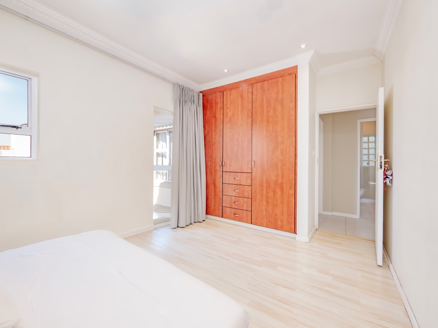 5 Bedroom Property for Sale in Sandhurst Gauteng