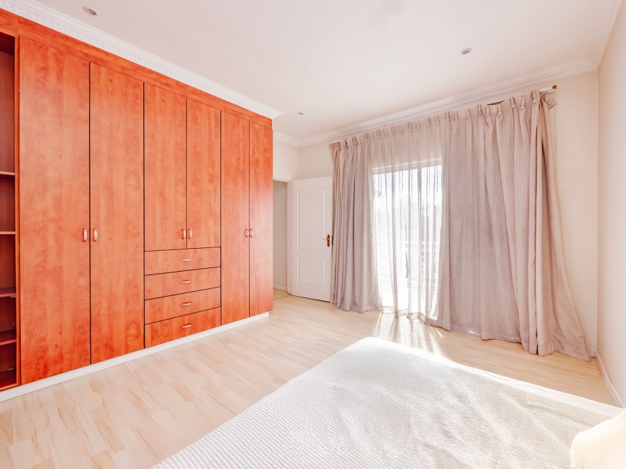 5 Bedroom Property for Sale in Sandhurst Gauteng