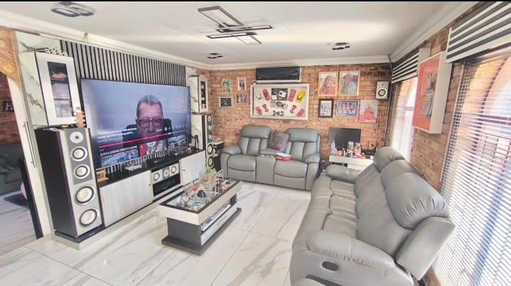 4 Bedroom Property for Sale in Brackenhurst Gauteng