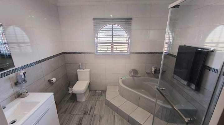 4 Bedroom Property for Sale in Brackenhurst Gauteng