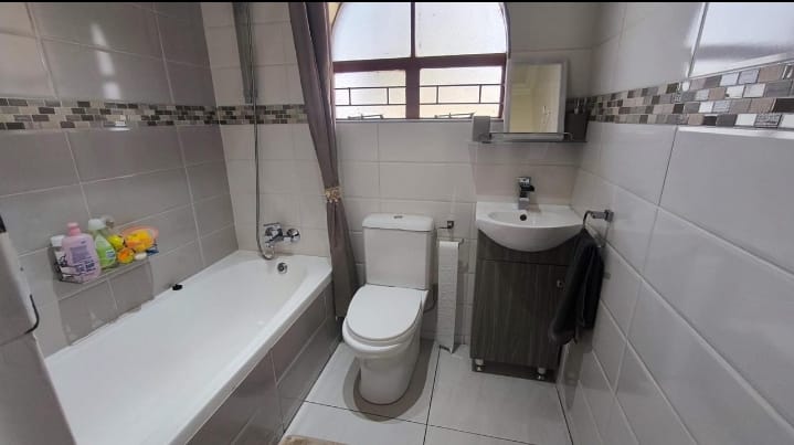 4 Bedroom Property for Sale in Brackenhurst Gauteng