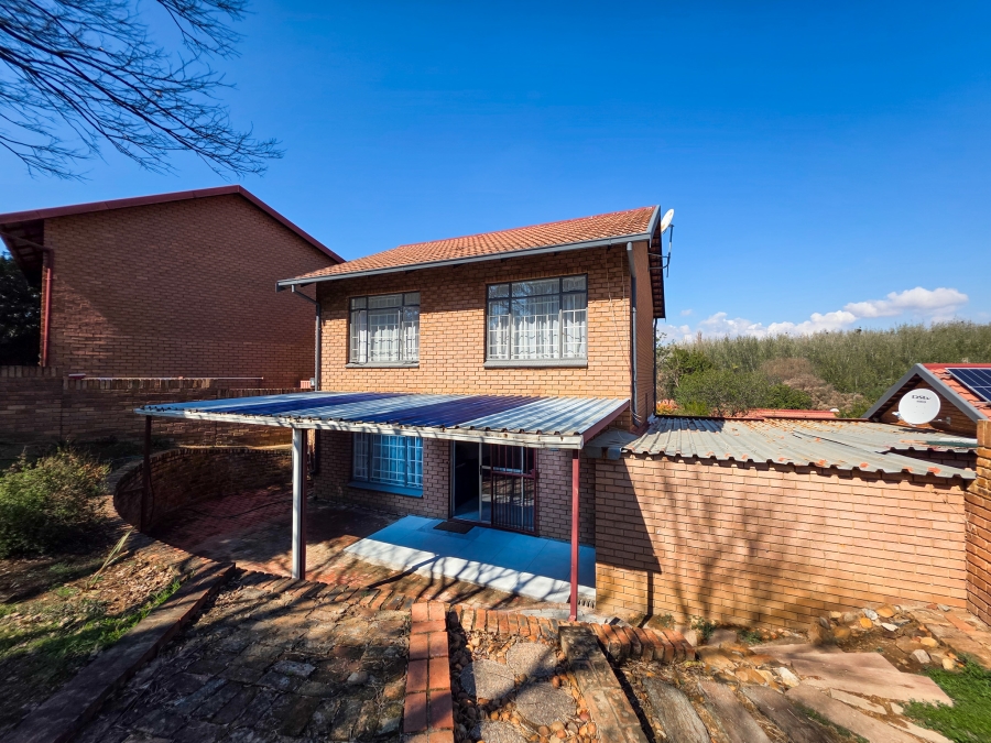 3 Bedroom Property for Sale in Garsfontein Gauteng