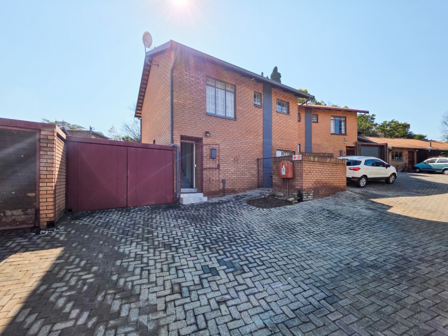 3 Bedroom Property for Sale in Garsfontein Gauteng