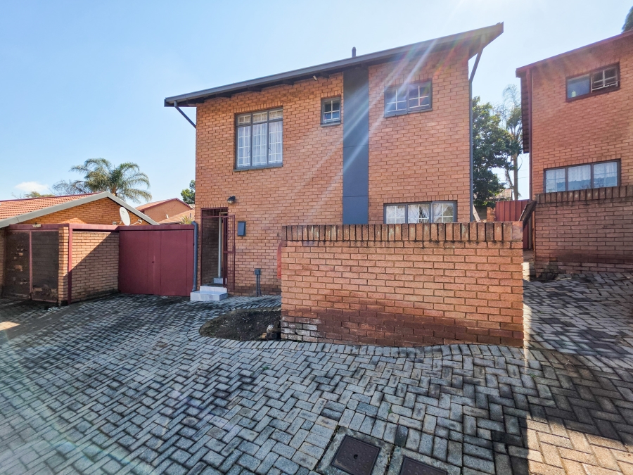 3 Bedroom Property for Sale in Garsfontein Gauteng