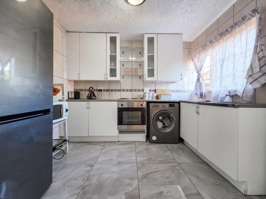 3 Bedroom Property for Sale in Garsfontein Gauteng