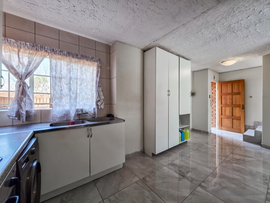 3 Bedroom Property for Sale in Garsfontein Gauteng