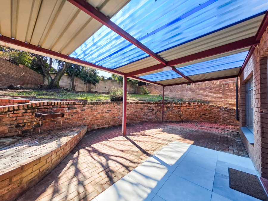 3 Bedroom Property for Sale in Garsfontein Gauteng