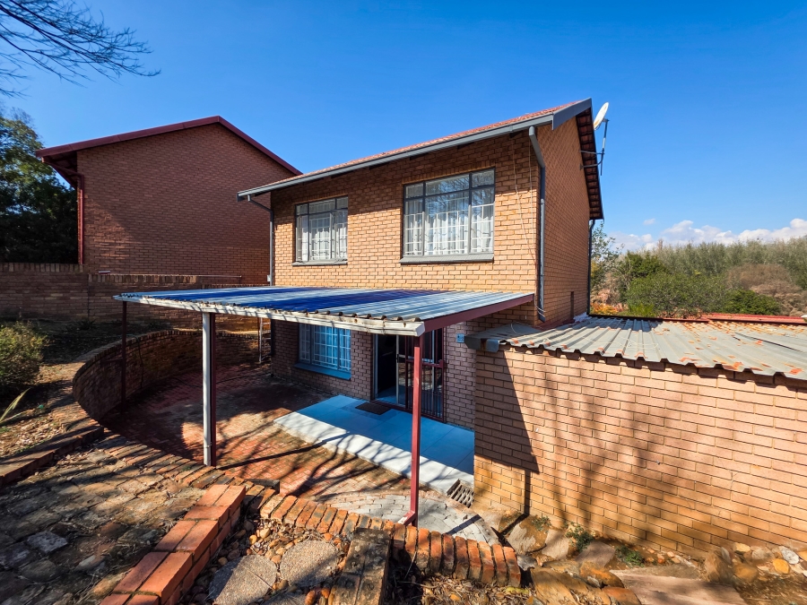 3 Bedroom Property for Sale in Garsfontein Gauteng