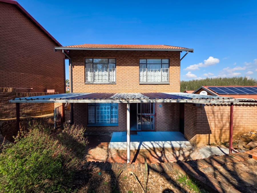 3 Bedroom Property for Sale in Garsfontein Gauteng