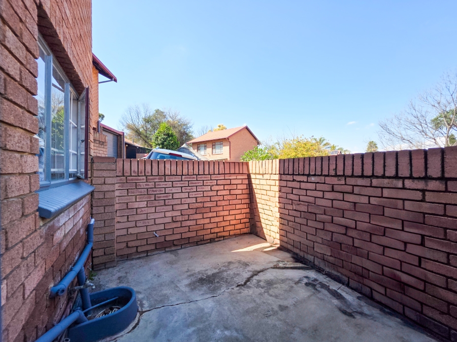 3 Bedroom Property for Sale in Garsfontein Gauteng