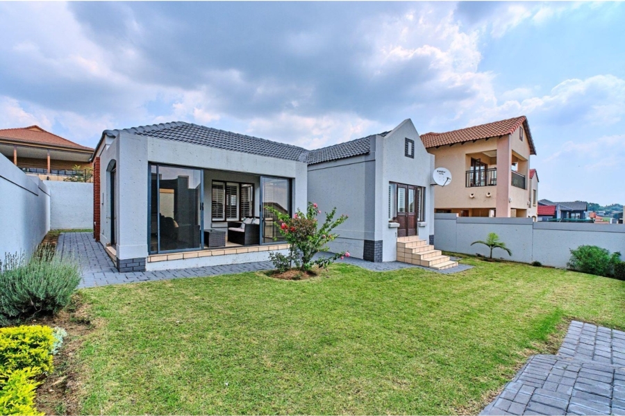 To Let 2 Bedroom Property for Rent in Noordwyk Gauteng
