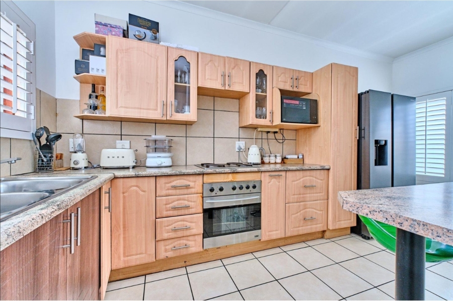 To Let 2 Bedroom Property for Rent in Noordwyk Gauteng