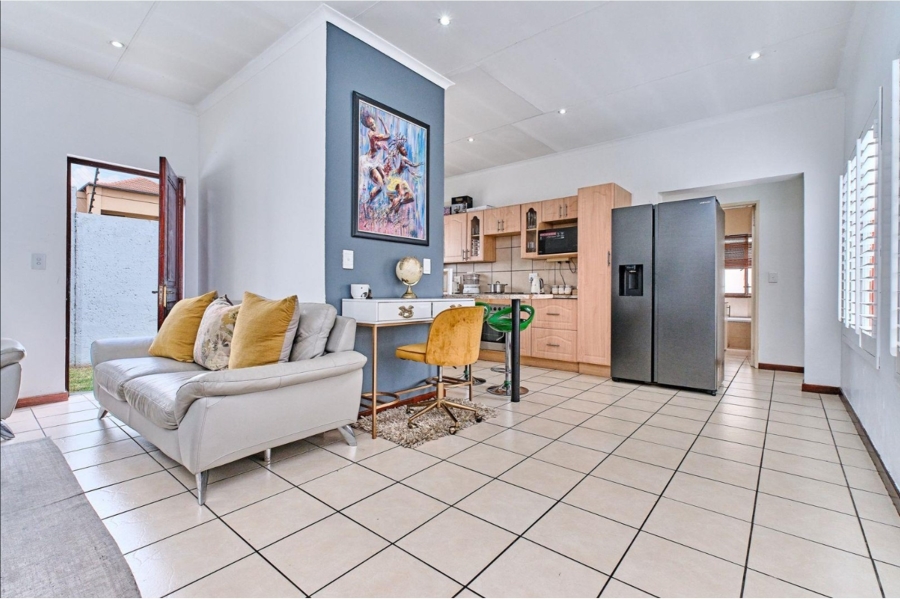 To Let 2 Bedroom Property for Rent in Noordwyk Gauteng