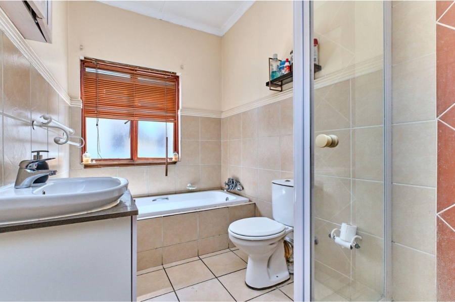 To Let 2 Bedroom Property for Rent in Noordwyk Gauteng