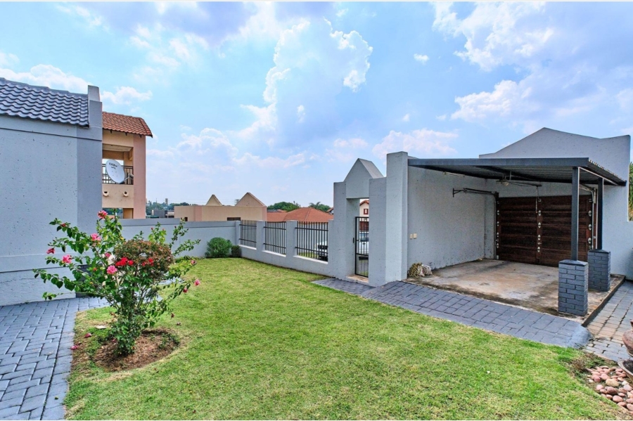To Let 2 Bedroom Property for Rent in Noordwyk Gauteng