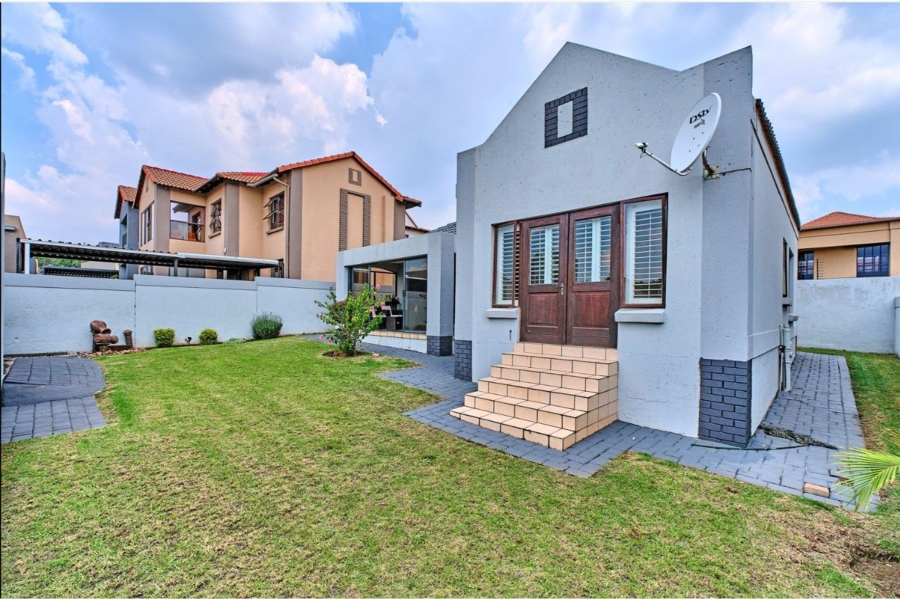 To Let 2 Bedroom Property for Rent in Noordwyk Gauteng