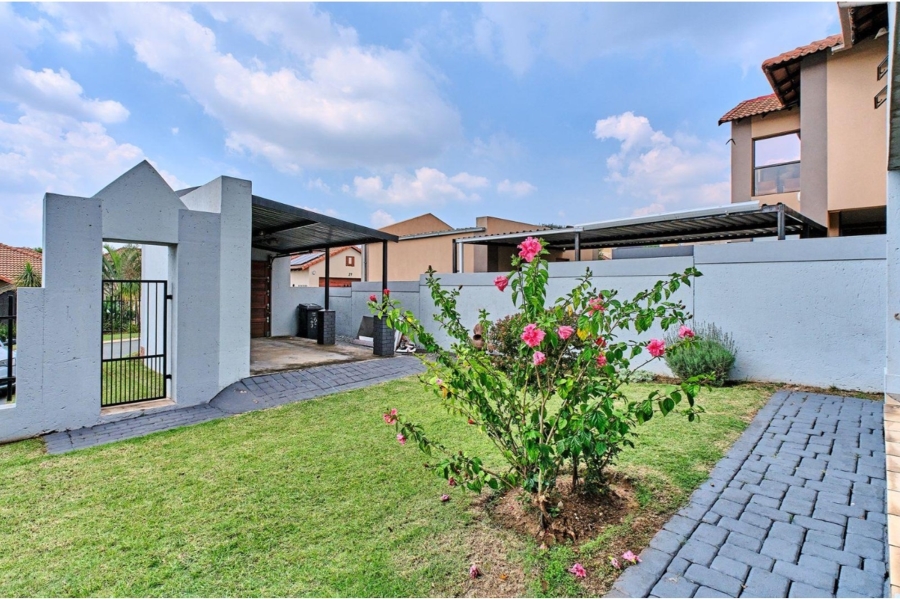 To Let 2 Bedroom Property for Rent in Noordwyk Gauteng