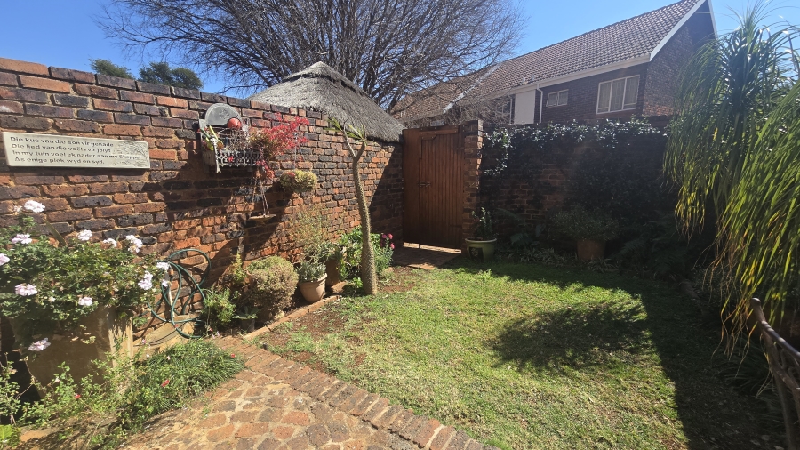2 Bedroom Property for Sale in Garsfontein Gauteng