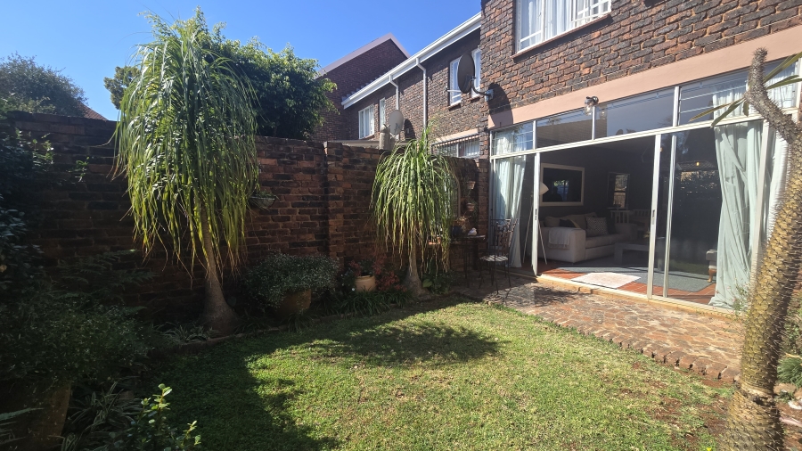 2 Bedroom Property for Sale in Garsfontein Gauteng