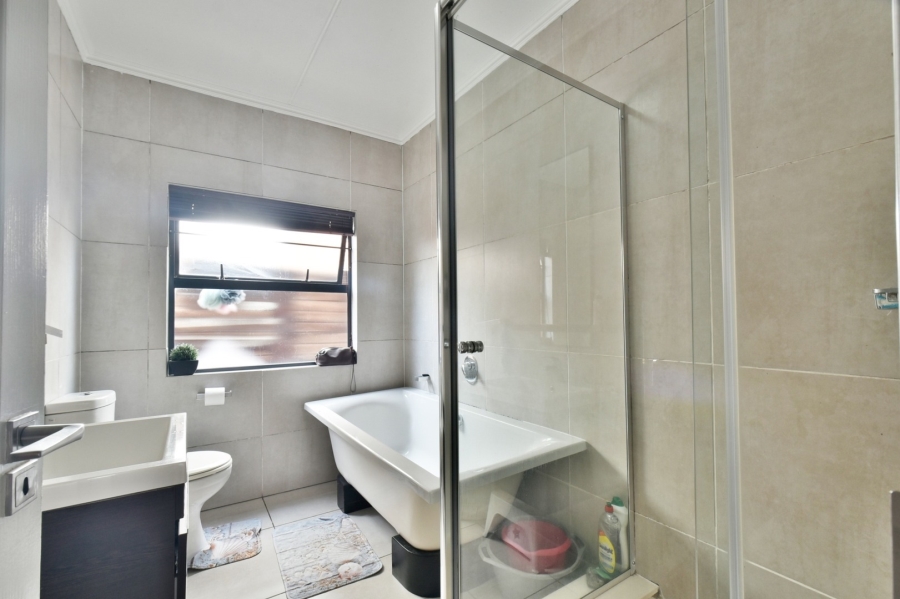 To Let 3 Bedroom Property for Rent in Fourways Gauteng