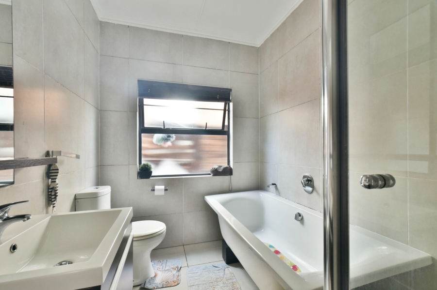 To Let 3 Bedroom Property for Rent in Fourways Gauteng