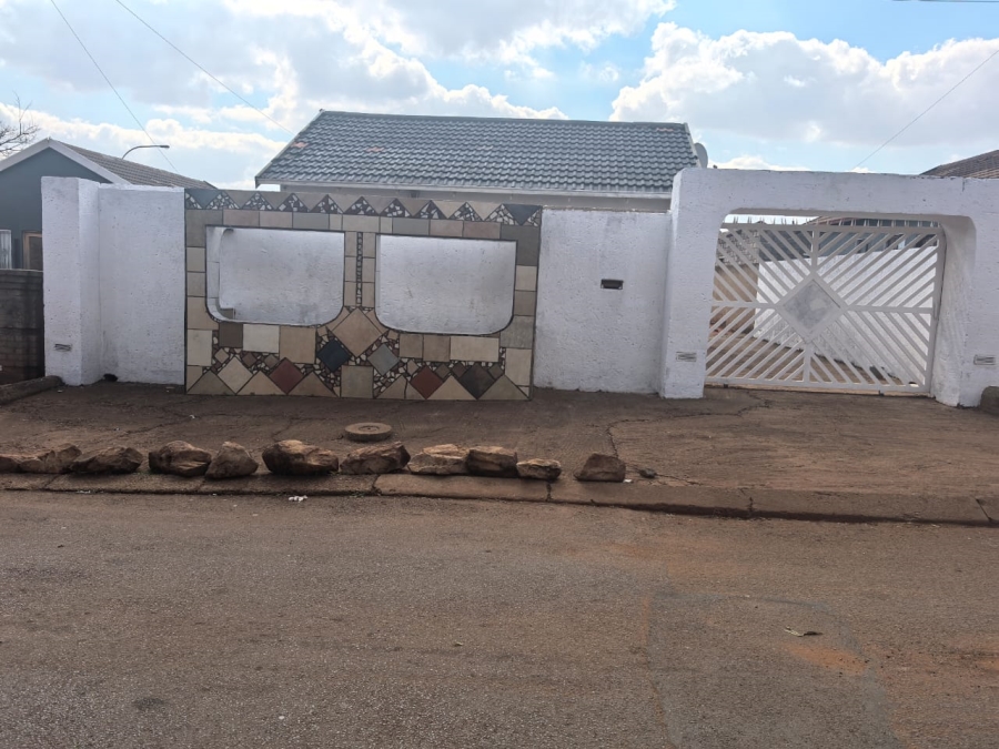 2 Bedroom Property for Sale in Emdeni Gauteng