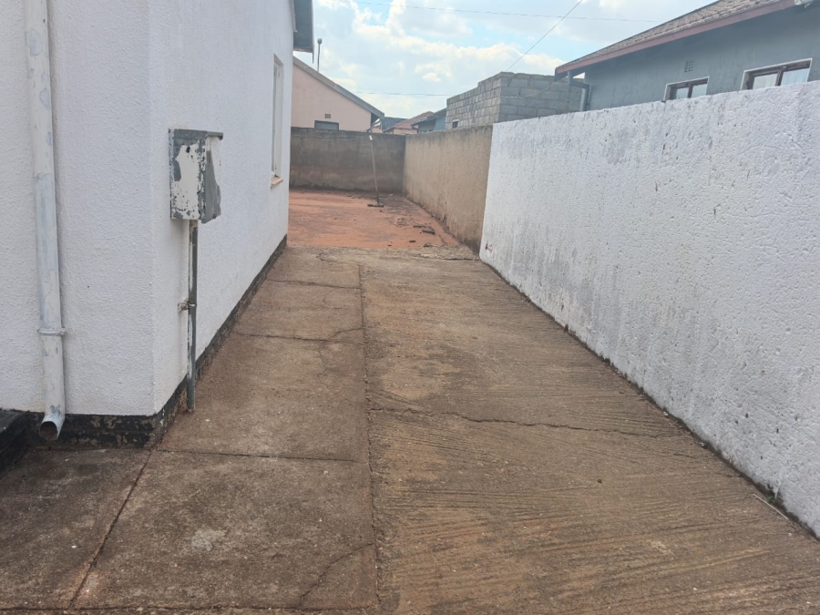2 Bedroom Property for Sale in Emdeni Gauteng
