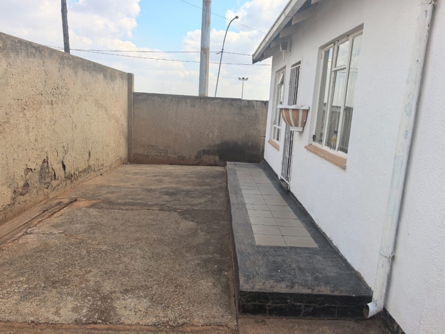 2 Bedroom Property for Sale in Emdeni Gauteng