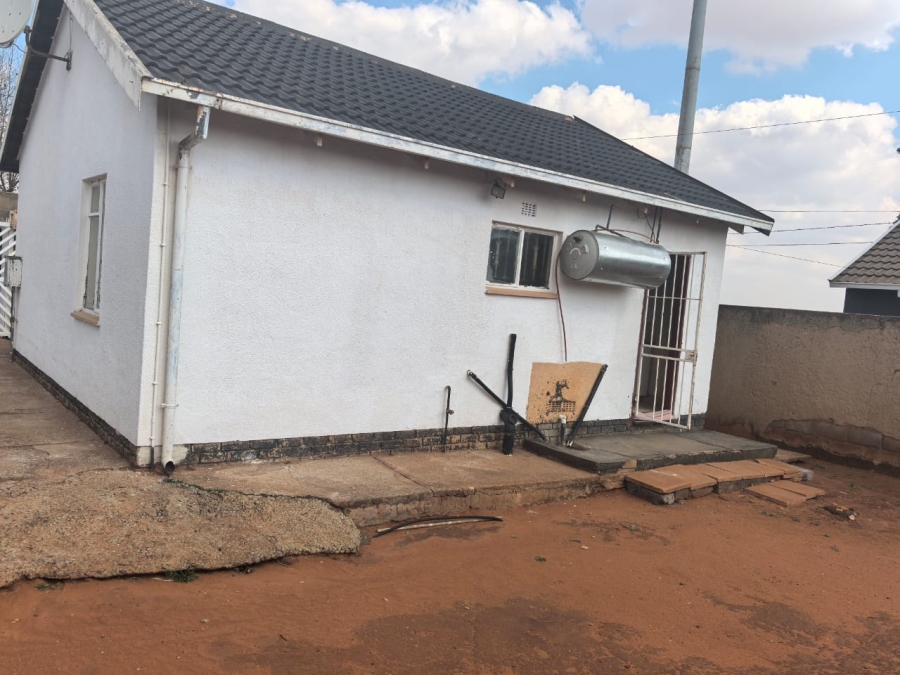 2 Bedroom Property for Sale in Emdeni Gauteng
