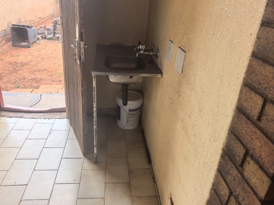 2 Bedroom Property for Sale in Emdeni Gauteng