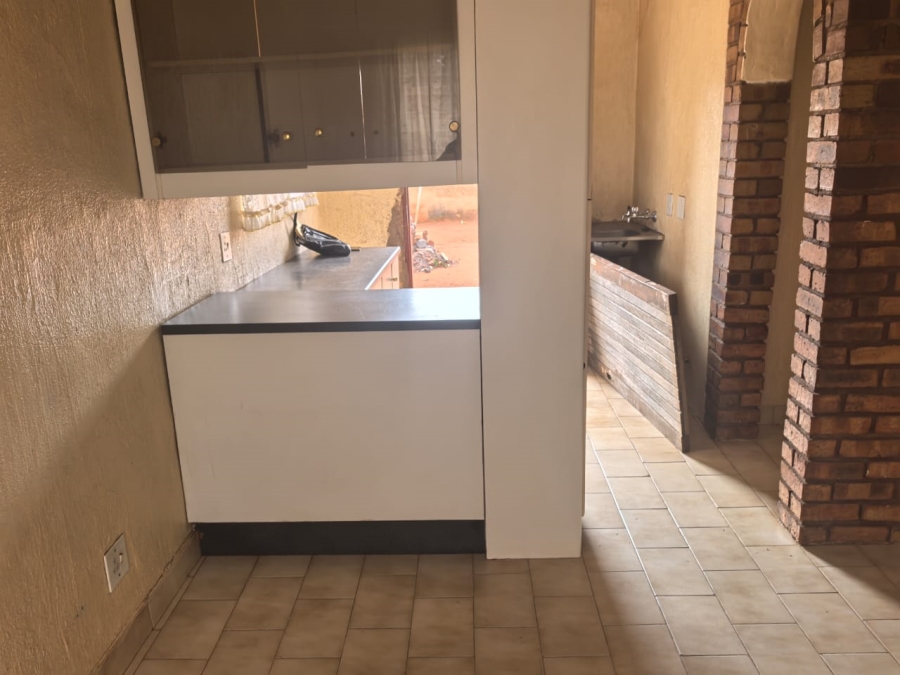 2 Bedroom Property for Sale in Emdeni Gauteng