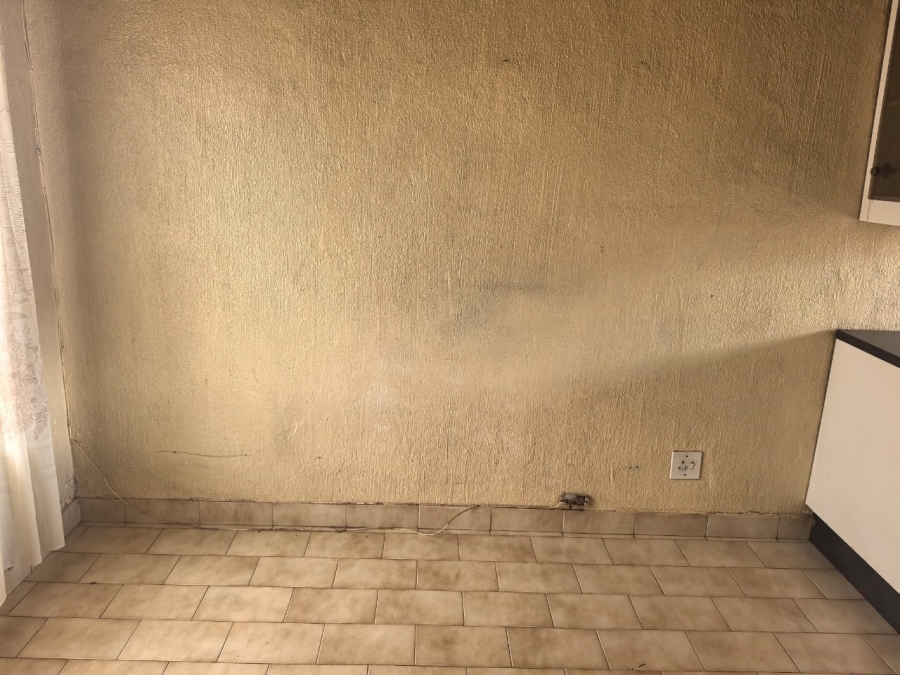 2 Bedroom Property for Sale in Emdeni Gauteng