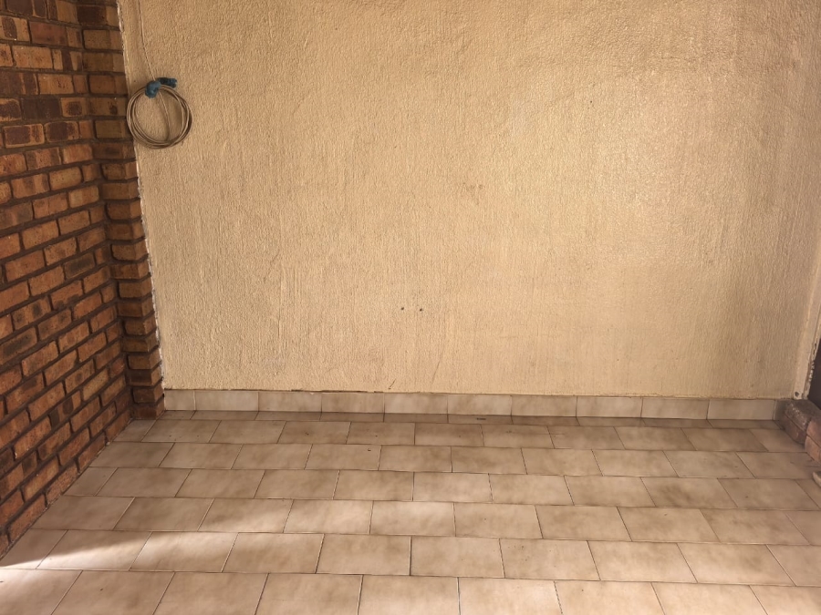 2 Bedroom Property for Sale in Emdeni Gauteng