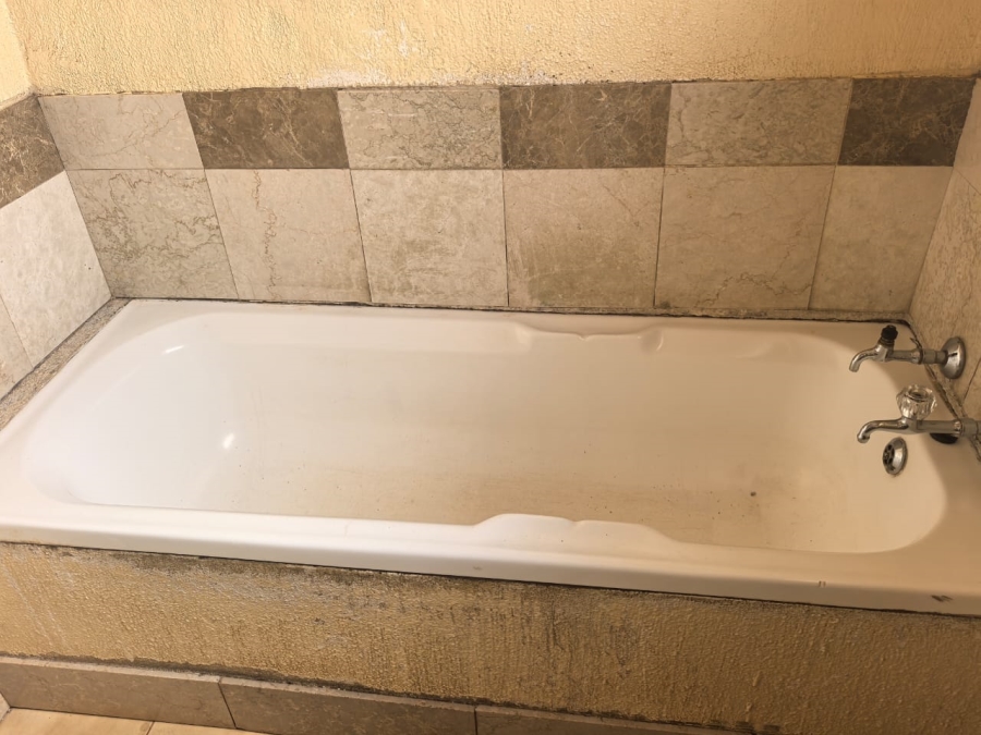 2 Bedroom Property for Sale in Emdeni Gauteng