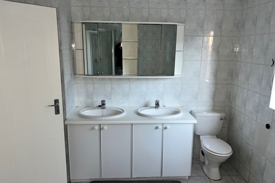 To Let 4 Bedroom Property for Rent in Craigavon Gauteng