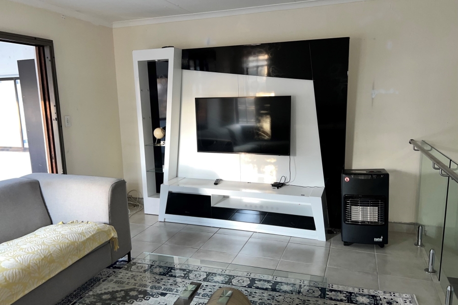To Let 4 Bedroom Property for Rent in Craigavon Gauteng