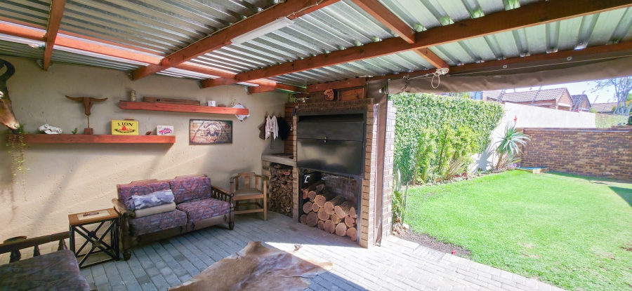 2 Bedroom Property for Sale in Equestria Gauteng