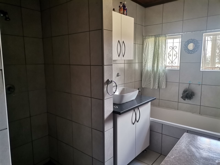 3 Bedroom Property for Sale in Theoville Gauteng