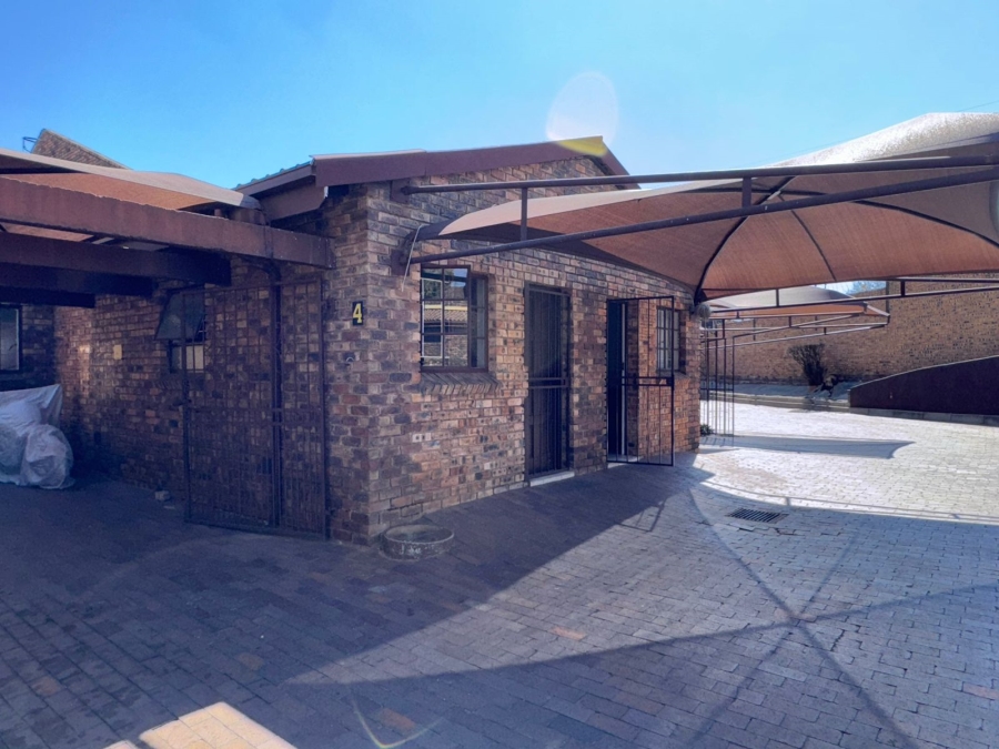 1 Bedroom Property for Sale in Bramley Park Gauteng