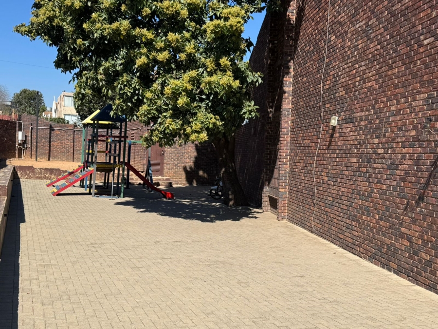 1 Bedroom Property for Sale in Bramley Park Gauteng