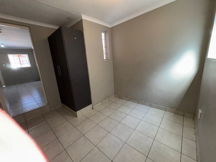1 Bedroom Property for Sale in Bramley Park Gauteng