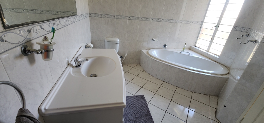 3 Bedroom Property for Sale in Brackenhurst Gauteng